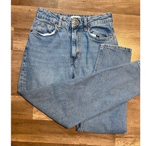 H&M Light Wash Straight Leg Jeans | High Rise | Size 6 (EUR 38)